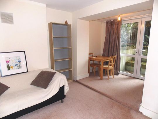Studio to rent - Photo 1