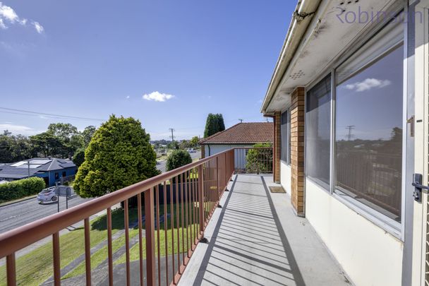 Recently renovated and close to Belmont 16s and Belmont shopping area. - Photo 1