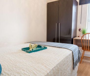 4 bedroom house to rent - Photo 1