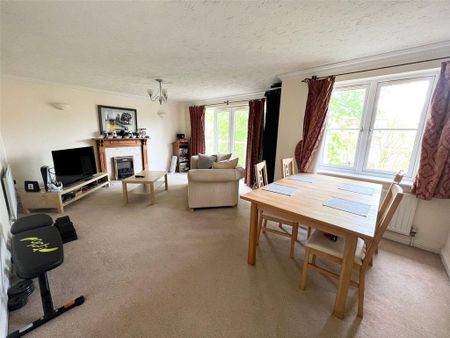 2 bedroom flat to rent - Photo 2