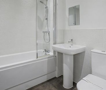 3 bedroom semi-detached house to rent - Photo 6