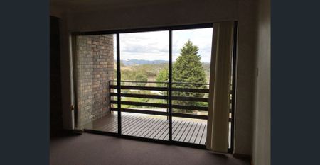 BEST DEAL FOR ONE TENANT IN CLAREMONT : $450 PW : INCL WATER : NO BOND : 1st WEEK RENT FREE !! - Photo 4