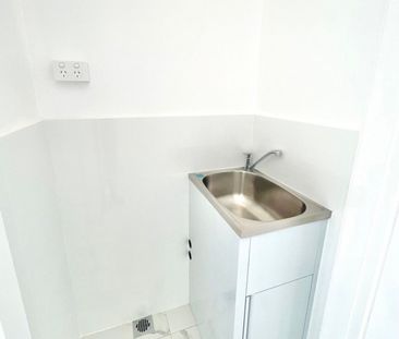 Neat & Convenient 2-Bedroom granny flat with plenty of parking - Photo 6