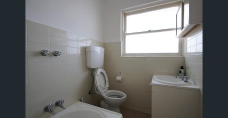 Well sized and Updated 2BR Apartment! - Photo 3