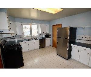 5 Bed 2 Bath Fully Finished Dbl Garage Holyrood For Rent - Photo 6