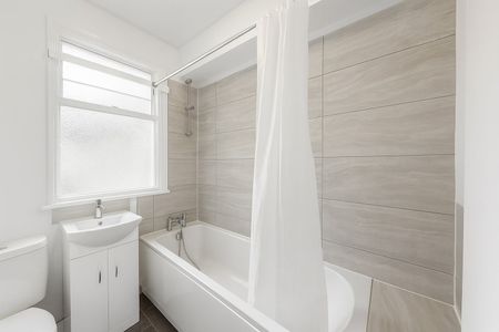 2 Bed Flat, North Grove, N15 - Photo 5