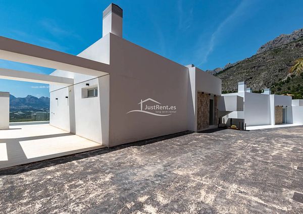 Villa for rent with sea views