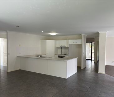 Large Family Home in Jacobs Ridge Estate - Photo 4