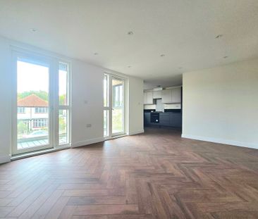 3 Bedroom Apartment, Norbury Avenue, London - Photo 1