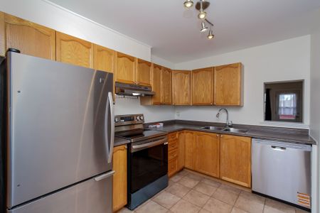 For Lease - 1800 Stonehenge Crescent, Cyrville - Carson Grove - Pineview, Ontario - Photo 2