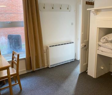 1 Bed Flat, Highfield, SO17 - Photo 3