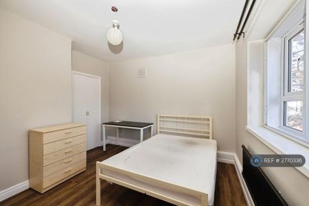 3 bedroom flat to rent - Photo 3