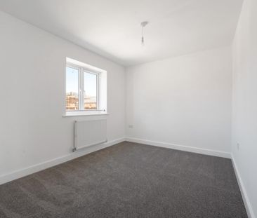 3 bedroom end of terrace house to rent - Photo 3