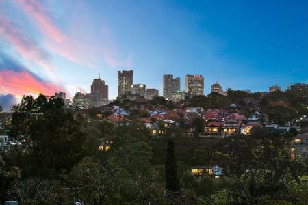 Luxurious Family Retreat in Prime Mosman Location - Photo 5