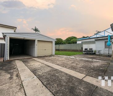 Two-Bedroom Home in Prime Location & Lock-up Garage - Photo 2