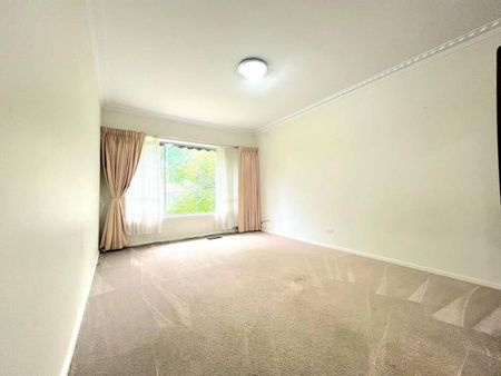 4-Bed Sun-Soaked Living in Moorabbin - Photo 5