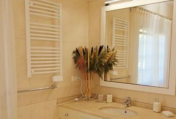 FOR RENT: SPACIOUS AND ELEGANT VILLA IN MORAIRA with 4 bedrooms for LONG TERM