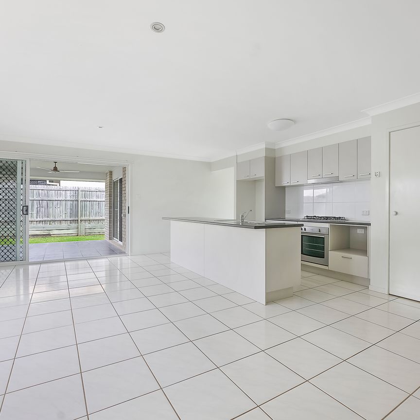 33 Melville Parade, North Lakes QLD 4509 - House For Rent - $650 | Domain - Photo 1