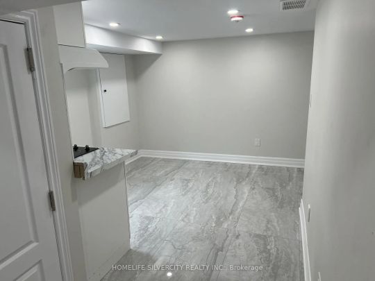 Detached Home For Lease | W9254233 - Photo 1