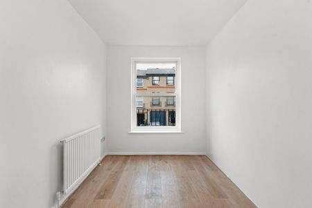 3 bedroom flat to rent - Photo 3