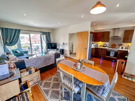 Newport, Lincoln - Photo 3