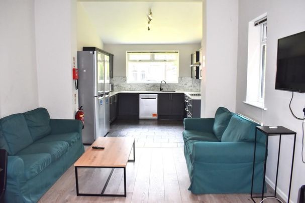 4 bedroom apartment to rent - Photo 1