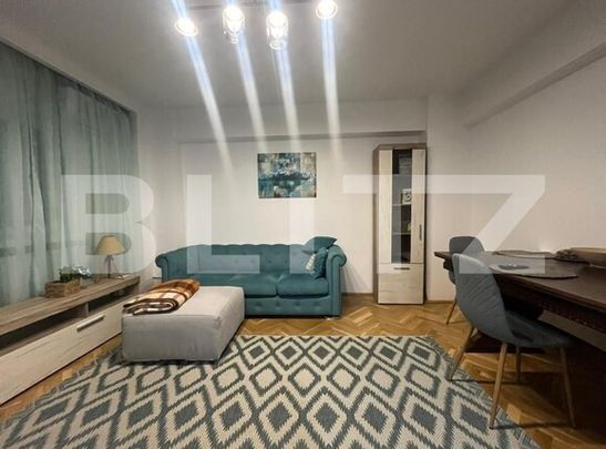 Apartament cu 3 camere, 80 mp, decomandat, situat la etaj intermediar, în zona centrală - Fotografie 1