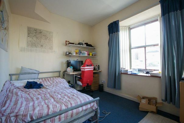 6 bedroom terraced house to rent - Photo 1