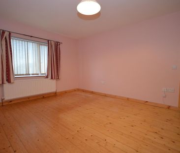 5 Bed Semi-detached House - Photo 2