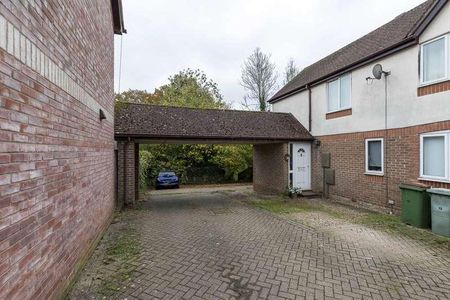 Coleridge Close, Horsham, RH12 - Photo 2