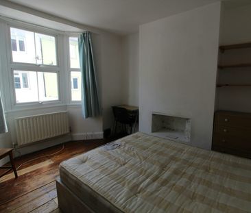 Terraced House to rent on - Photo 5