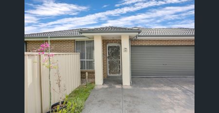 Beautiful 3-Bedroom Villa in Prime Location - Photo 2