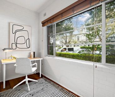 North Facing, Spacious Art Deco – Ground Floor - Photo 3