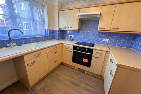 2 bedroom terraced house to rent - Photo 2