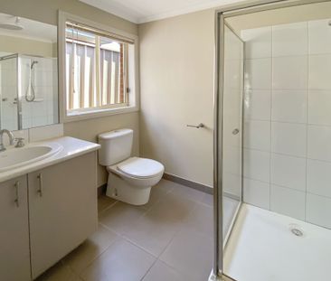 17 Aliza Avenue, California Gully - Photo 4