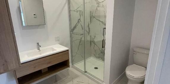 ⚡ Prise de possession rapide + 1 MOIS GRATUIT ! ✨ 4 ½ NEUF à louer – Rue Romulus, Victoriaville ✨ - Photo 2