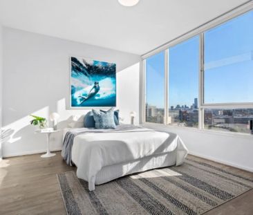 Light-Filled Corner Apartment with Sweeping City Views - Photo 2