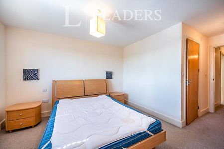 2 bedroom flat to rent - Photo 2