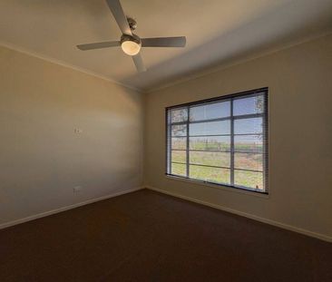 Peaceful & Private 4 bedroom home - Photo 6