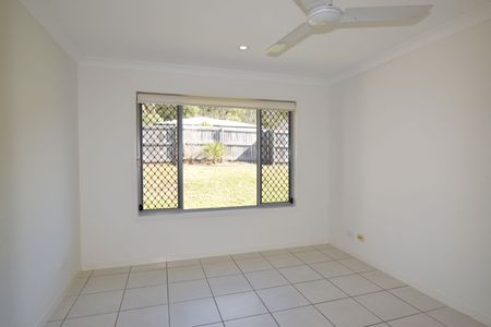 SPACIOUS MODERN FAMILY HOME - Photo 2