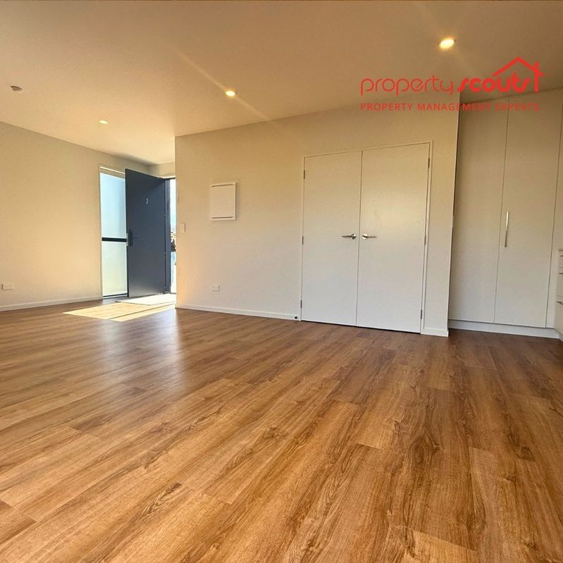 Modern 2-Bed, 2-Bath Townhouse in the Heart of Christchurch – Stylish, Sunny & Super Convenient - Photo 1