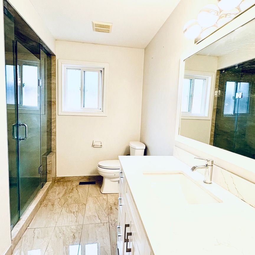 For Lease - 851 Clemens Crescent, Mississauga, Ontario - Photo 1