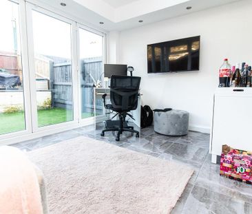 3 bedroom semi-detached house to rent - Photo 4