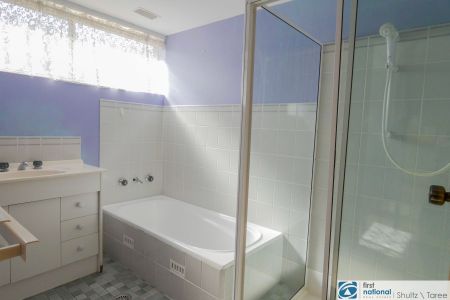 Well Appointed Ground Floor Two Bedroom Unit - Photo 5