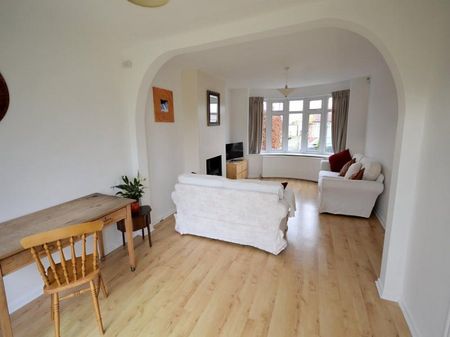 4 Bedroom Semi Detached To Let - Photo 4