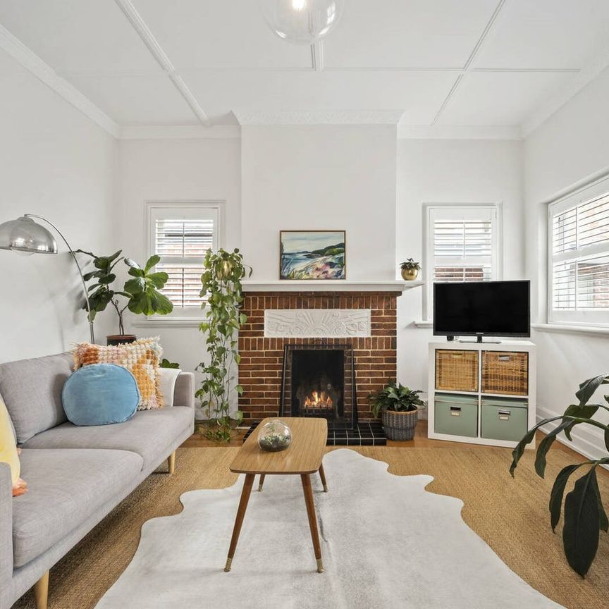 Super-Sized Art Deco Positioned For Lifestyle - Photo 1