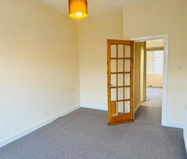 37 Earl Street Scotstoun - Photo 3