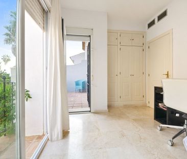 3 bedroom luxury Semidetached House for rent in Estepona, Spain - Photo 1