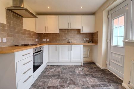 2 bedroom semi-detached house to rent - Photo 5