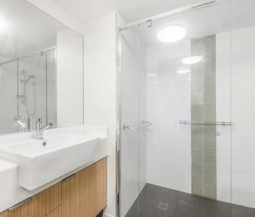 Stylish Apartment with Modern Comforts in a Prime Chermside Location - Photo 6